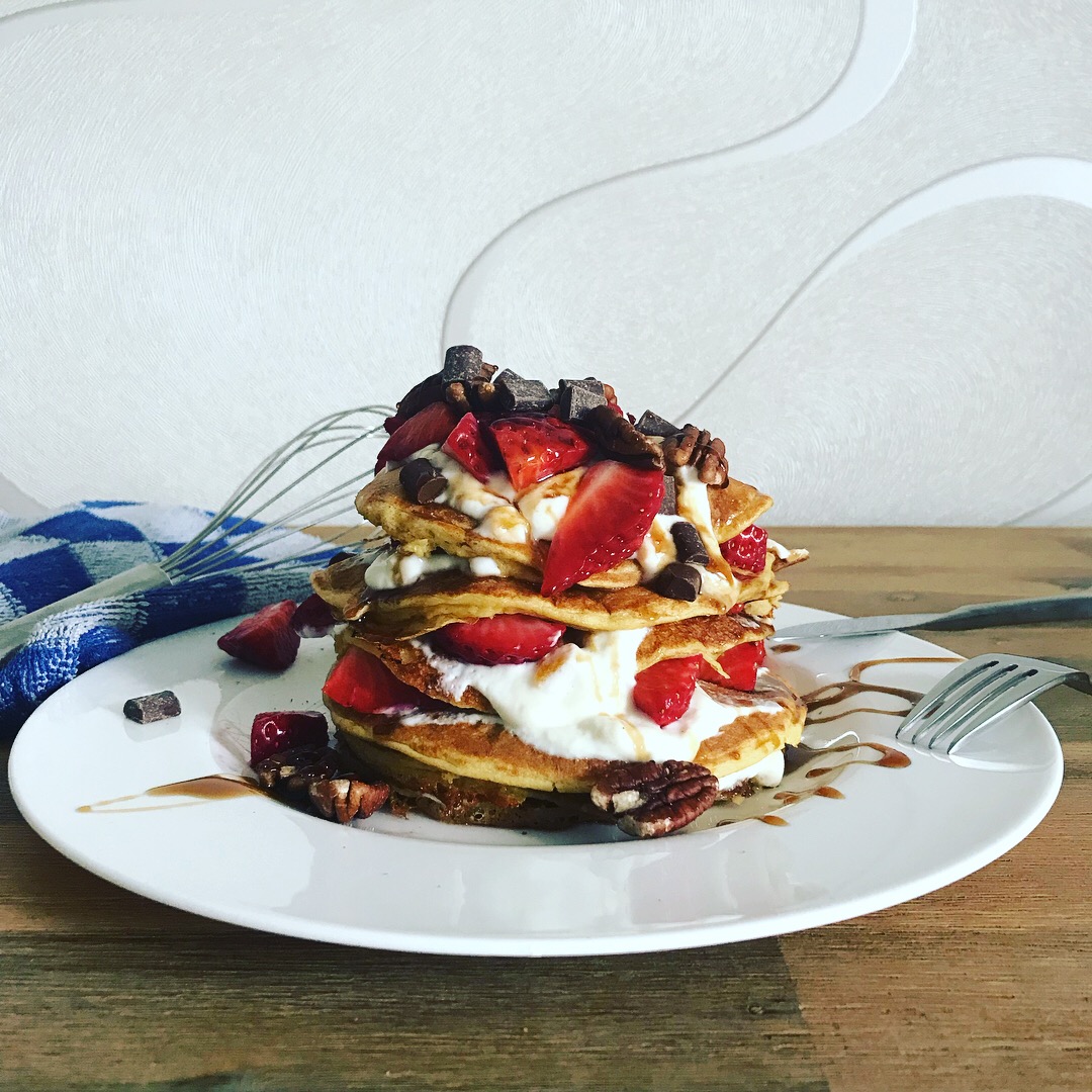 Pancakes with chocolate chunks and strawberrys